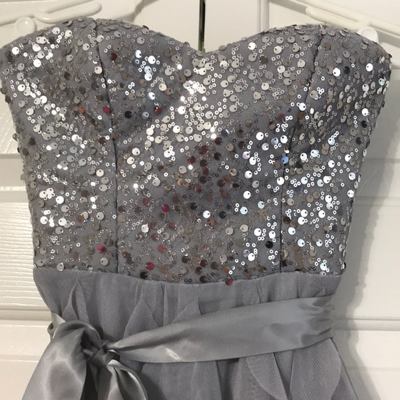 Formal dress - Picture 3 of 4